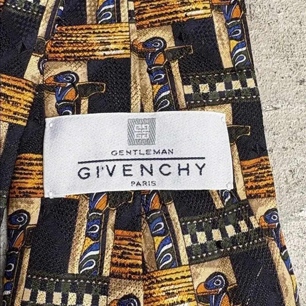 Givenchy Men’s tie